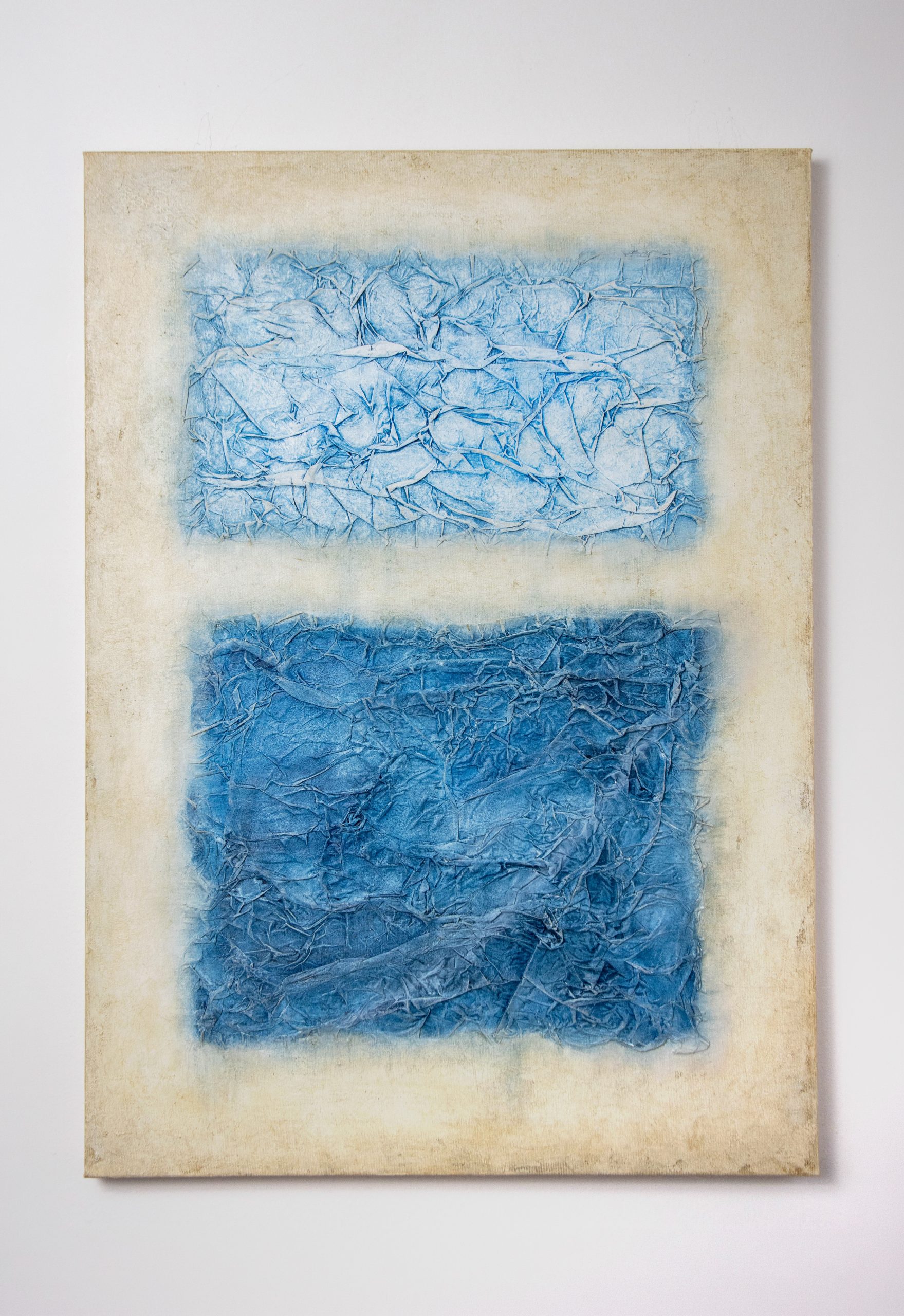 Abstract textured artwork in soft blue and neutral tones inspired by the horizon between sky and sea. Original contemporary painting with layered texture and calming atmosphere, perfect for modern, minimalist, Scandinavian, and coastal interiors. 50 × 70 cm.