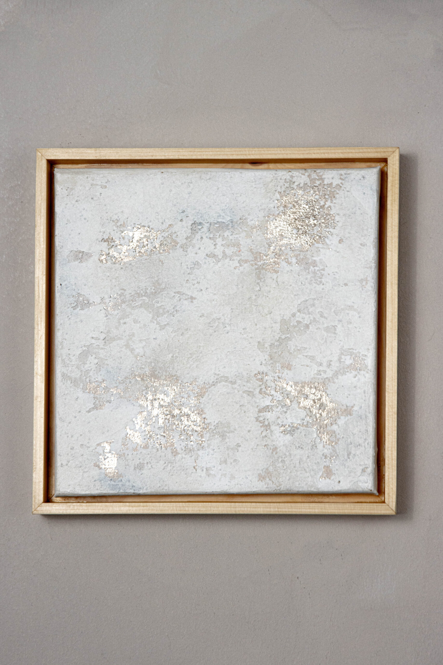 Whisper of Time III: Champagne | 20 × 20 cm